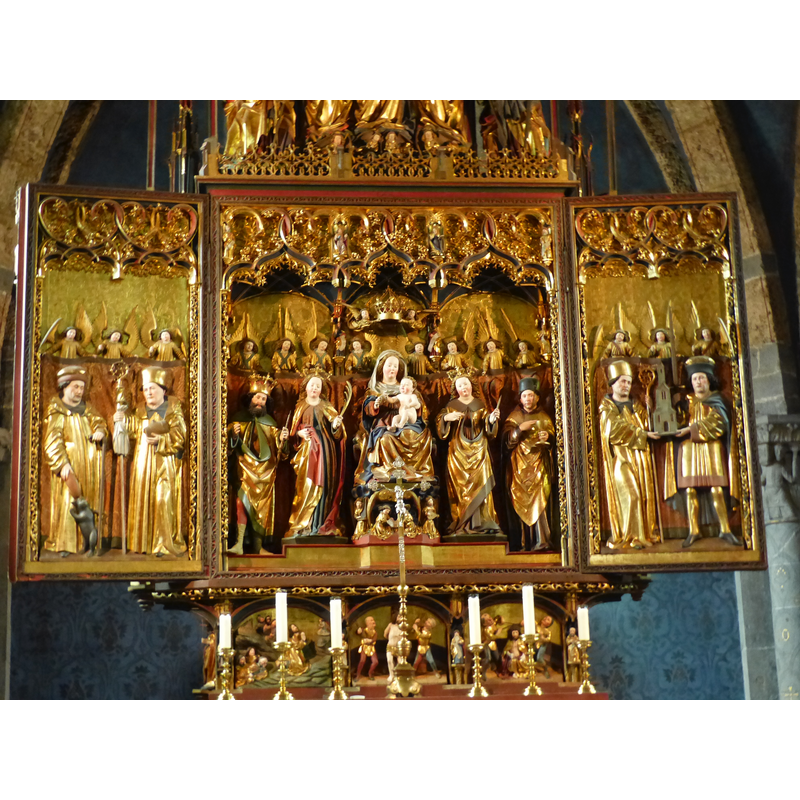 Source caption: "Hochaltar von Jakob Russ (Fertigstellung 1492) in der Kathedrale St. Mariä Himmelfahrt, Chur"
