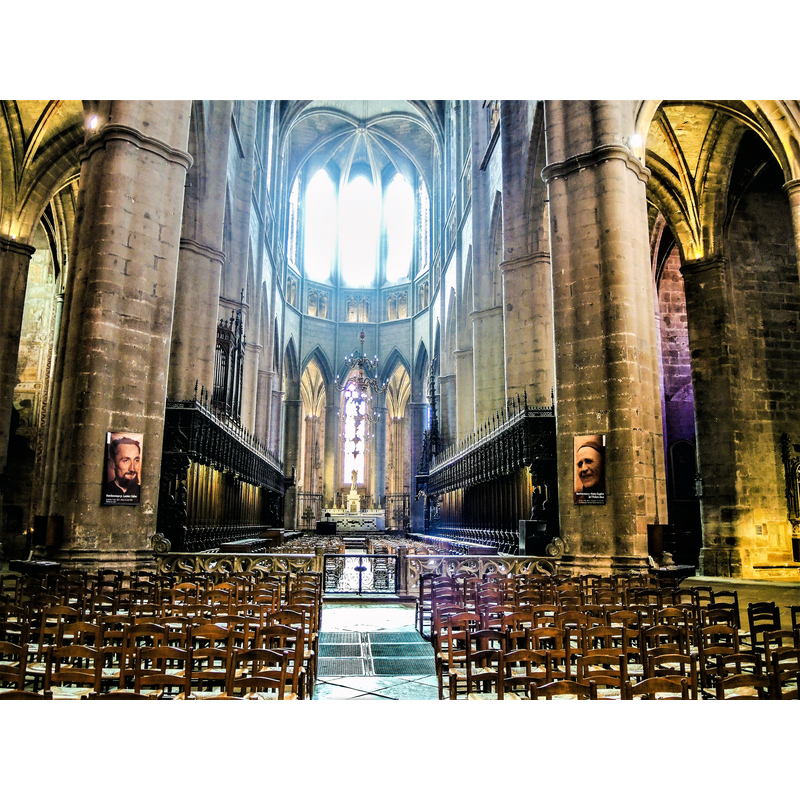 Source caption: "Nef de la cathédrale. Vue vers le chevet"