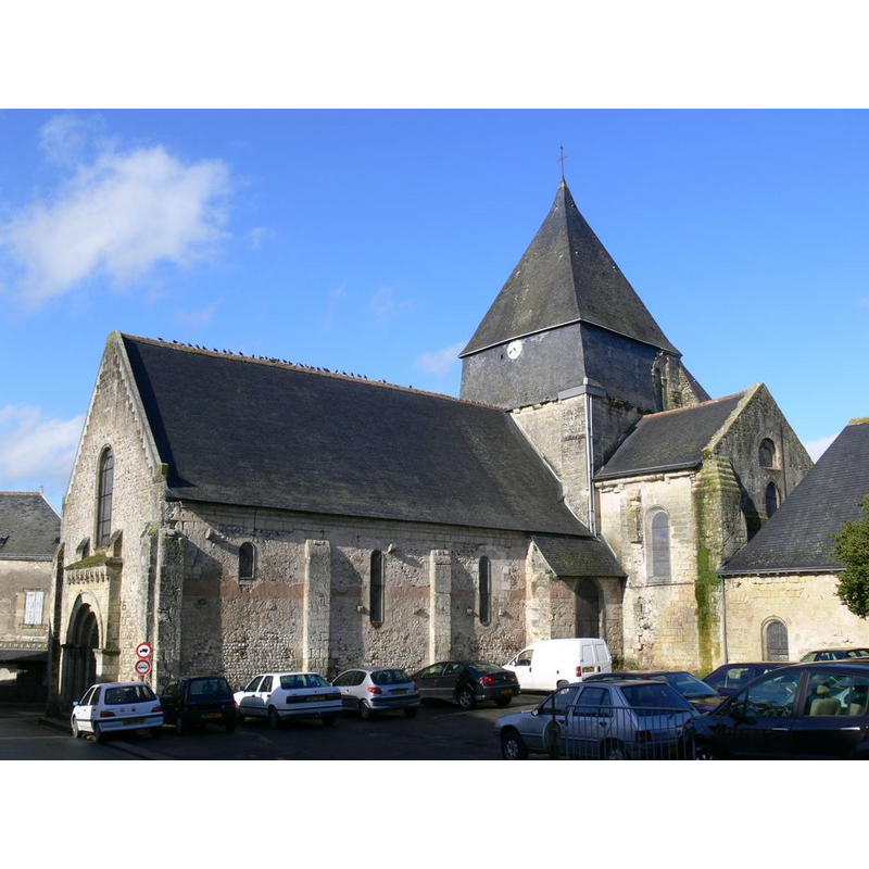 Source caption: "Eglise Saint-Etienne : Façade latérale sud, vue générale"