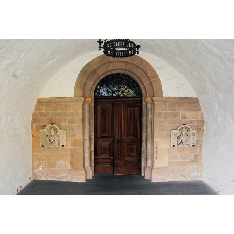 Source caption: "Bad Münstereifel in Nordrhein-Westfalen. Die Kirche Chrysanthus und Daria steht unter Denkmalschutz."