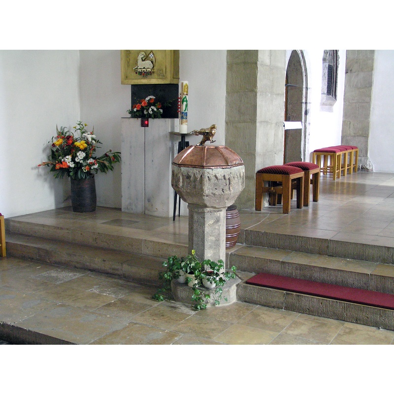 Source caption: "Taufstein in St. Johannes Baptist, Jena, Deutschland"
