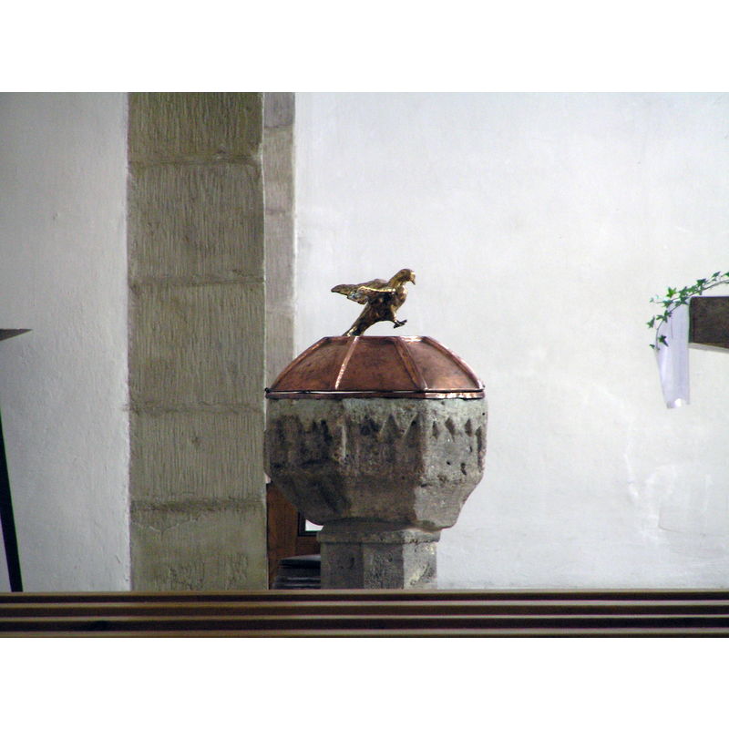 Source caption: "Taufstein in St. Johannes Baptist, Jena, Deutschland"