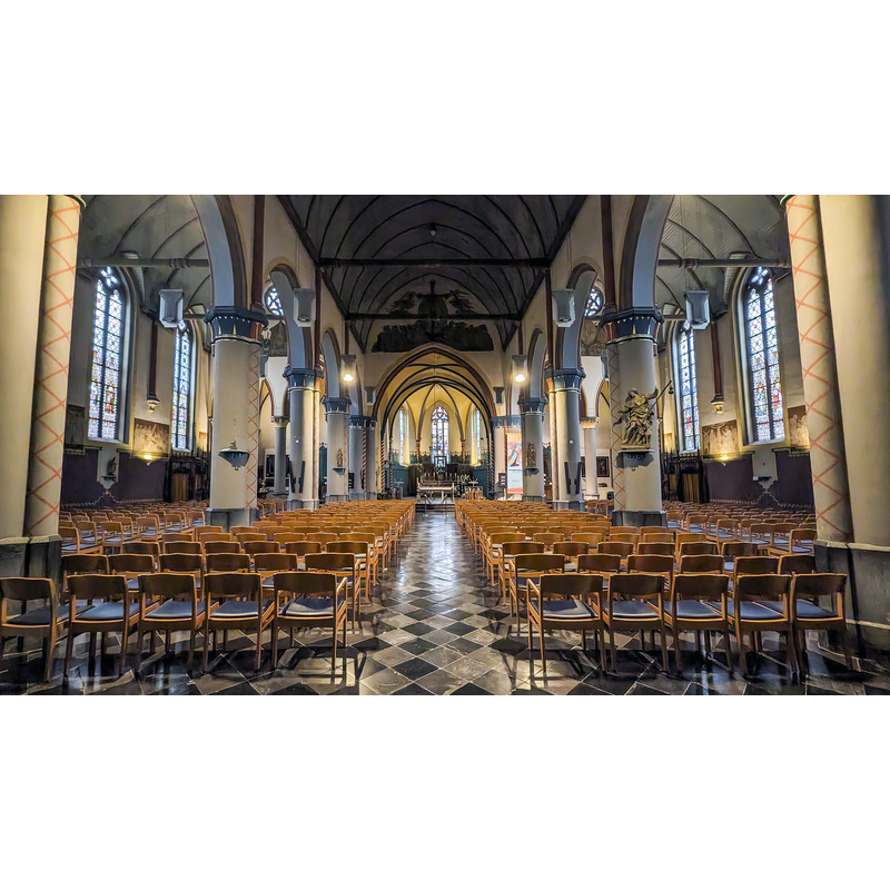 Source caption: "Sint-Mauritiuskerk (Bilzen)"