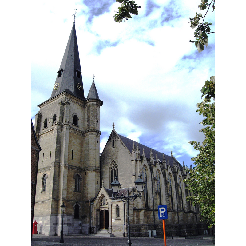 Source caption; "Sint-Mauritiuskerk in Bilzen"