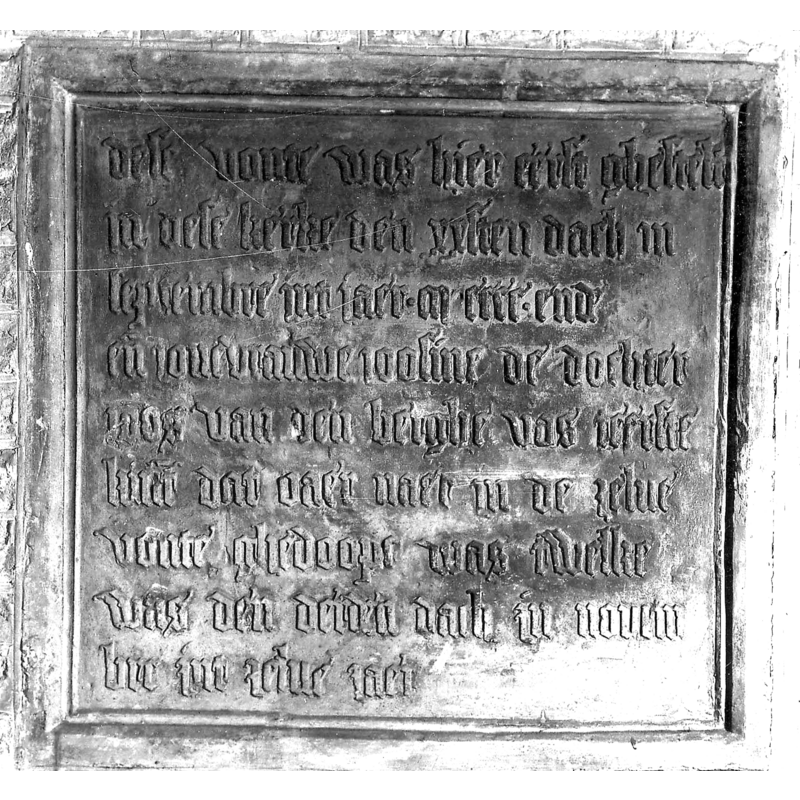 Above the entrance to the baptismal chapel still hangs a bluestone memorial stone from the year 1400, which commemorates the placement of a baptismal font and the first baptism: the daughter of local lord Jan van den Berghe (ca. 1360-1439), a magistrate of the town of Bruges.