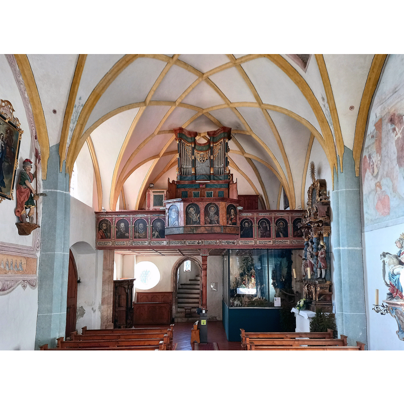 Source caption: "Portal der Michaelskapelle der Pfarrkirche Mariä Himmelfahrt in Fügen (Zillertal)."