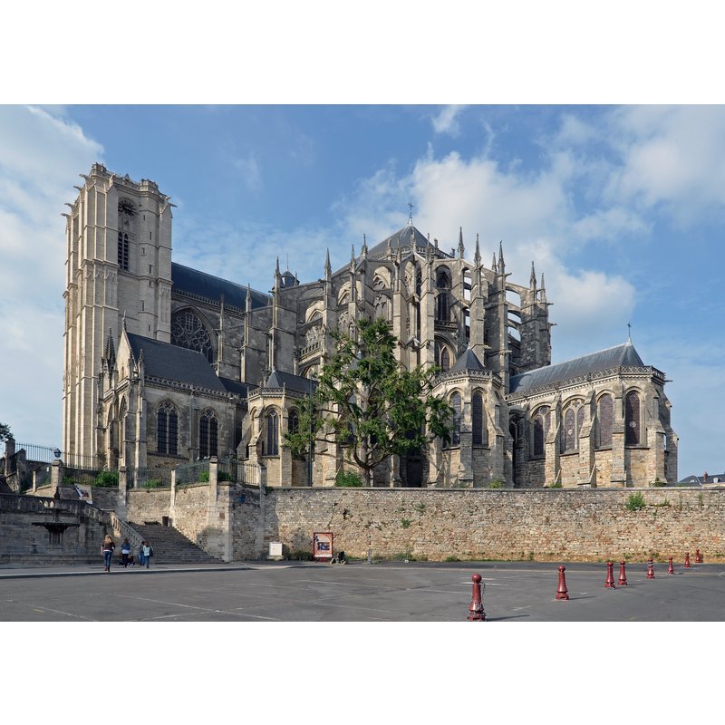 Source caption: " La Cathédrale Saint-Julien vue depuis la place des Jacobins - Le Mans (Sarthe)"
