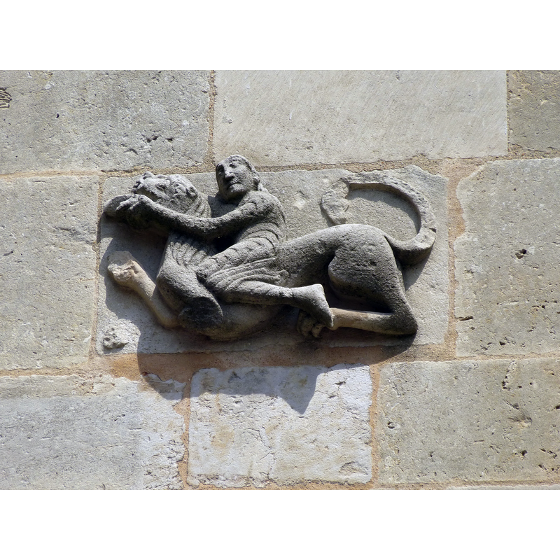 Source caption: "Cathédrale Saint-Julien Le Mans ext Sculpture"