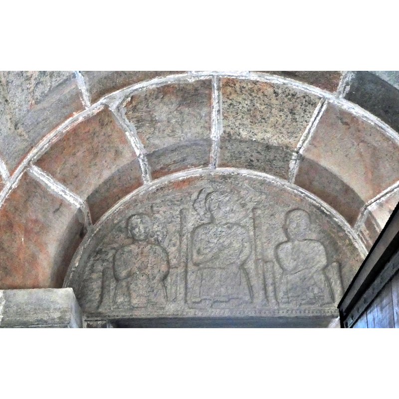 the two side figures are identified in DK entry as Peter (left) and Paul (right)