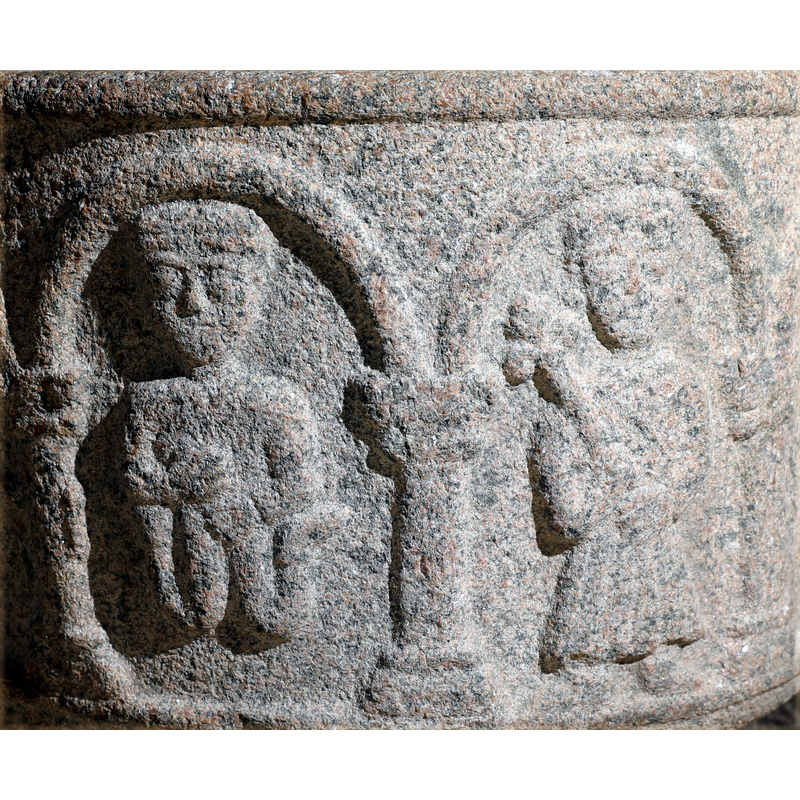 seen here in the left arch: hands to the stomach and legs bent up in the air - an acrobat?