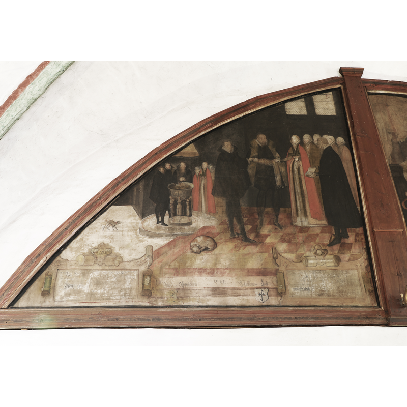 the painting is dated 1583 and includes on the left panel a baptismal scene using a bronze font, although the rendering makes it look quite different from the one in this church