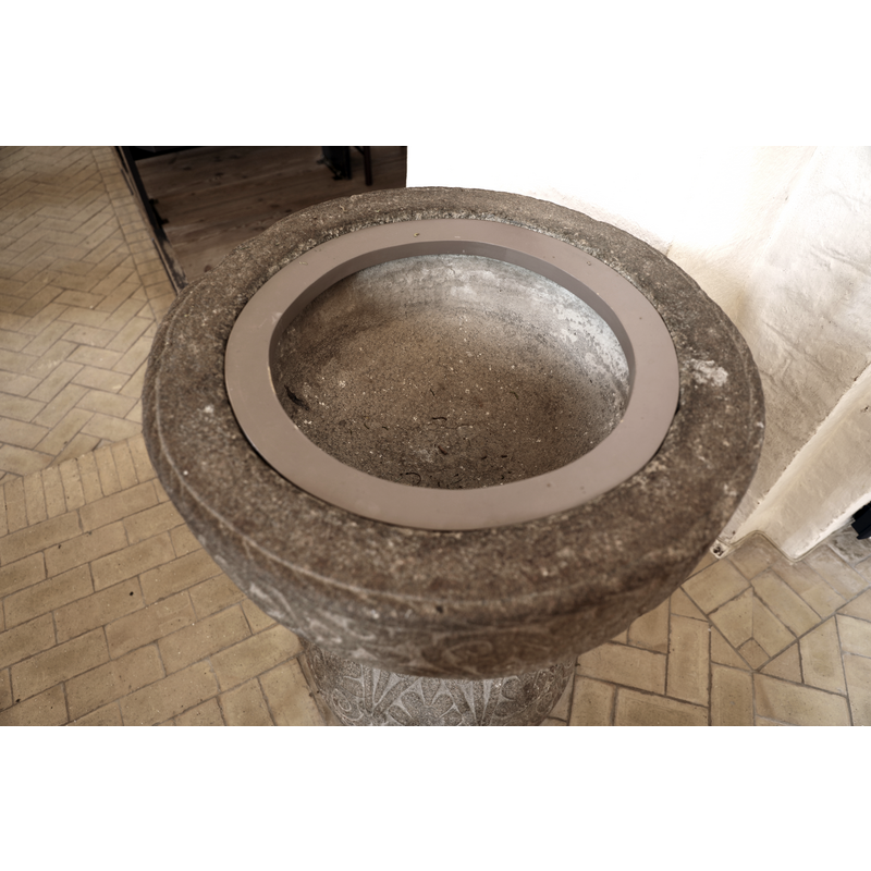 the wooden ring fitted to support the baptismal dish