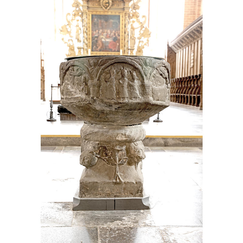basin sides showing: Nativity --> Magi --> Dream of the Magi -- angels in the spandrels