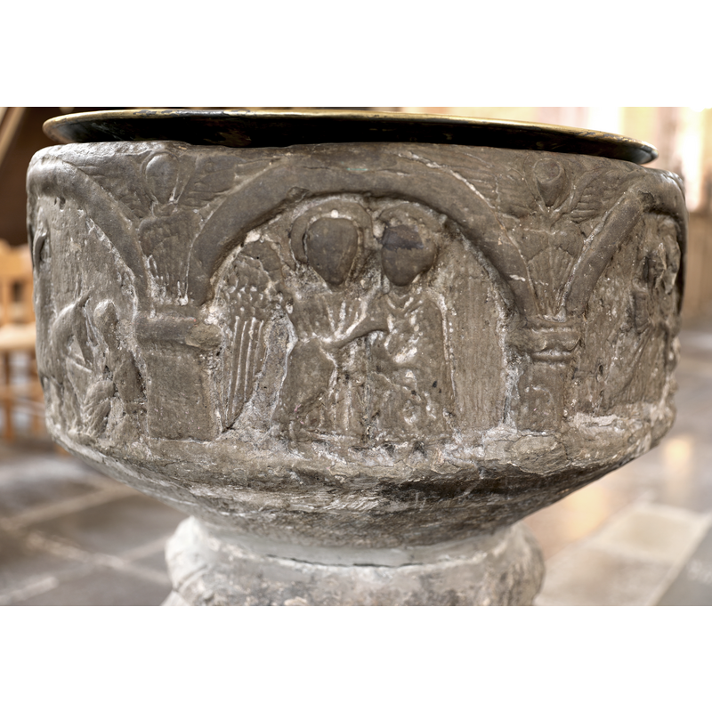 showing the Annunciation to Mary in the centre arch