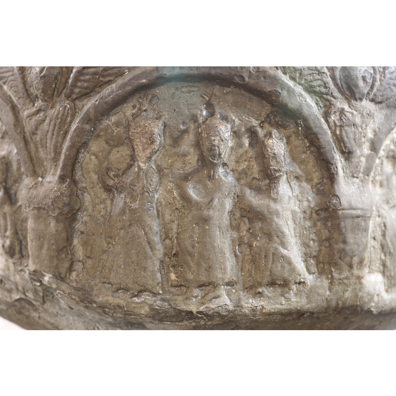 showing the standing Magi in the centre arch