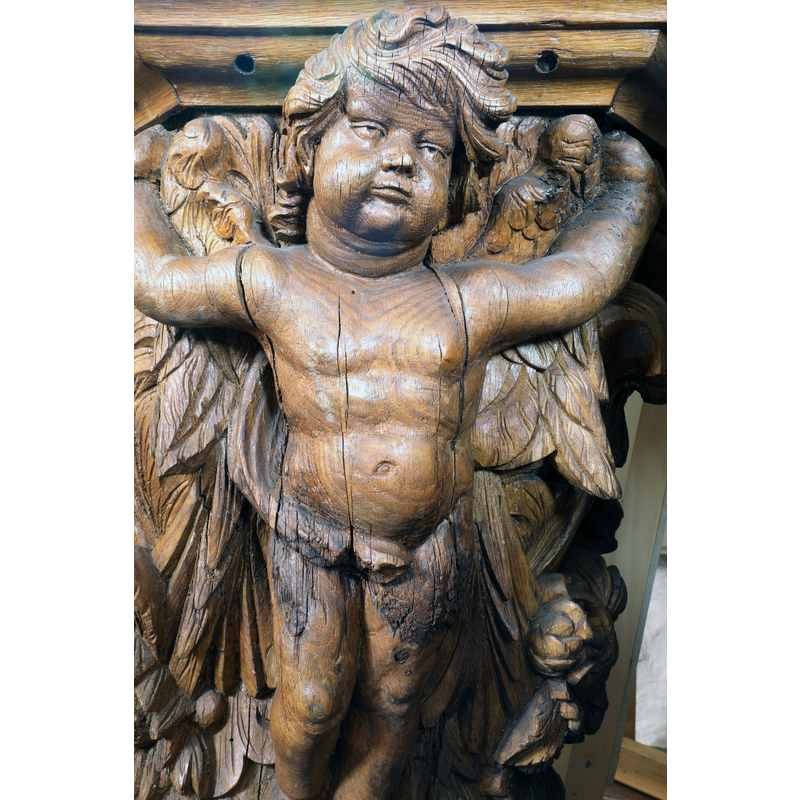 putto-like, standing in an atlante pose