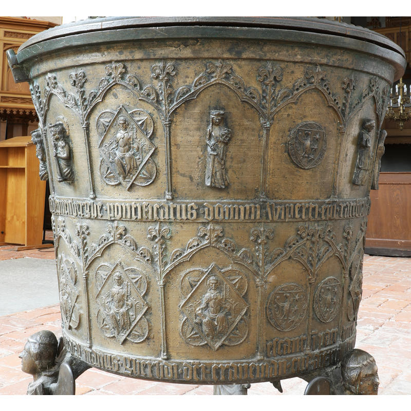 Source caption: "Baptismal font in St. Laurentius (Schönberg), detail: St. Catherine"