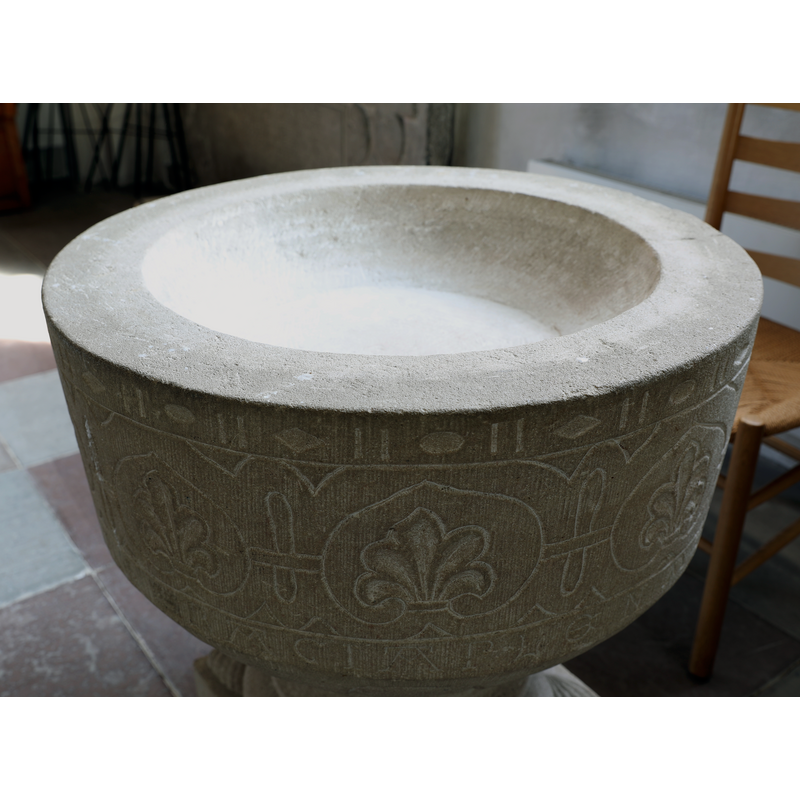 the modern replica of the old font