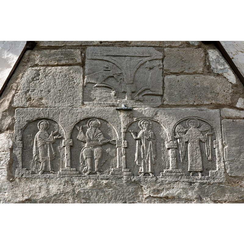 carved stones originally from the Romanesque church that were incorporated into the Gothich church; they are characteristic of the Byzantios workshop of Gotland