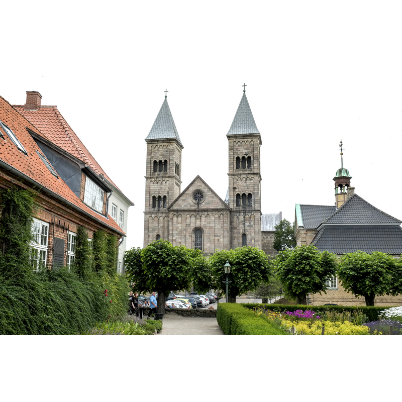 Source caption: "Domkyrkan i Viborg på Jylland. Den kallas øven Vor Frue Kirke och uppfærdes under 1000-talet. Den har stora likheter med Lunds domkyrka"