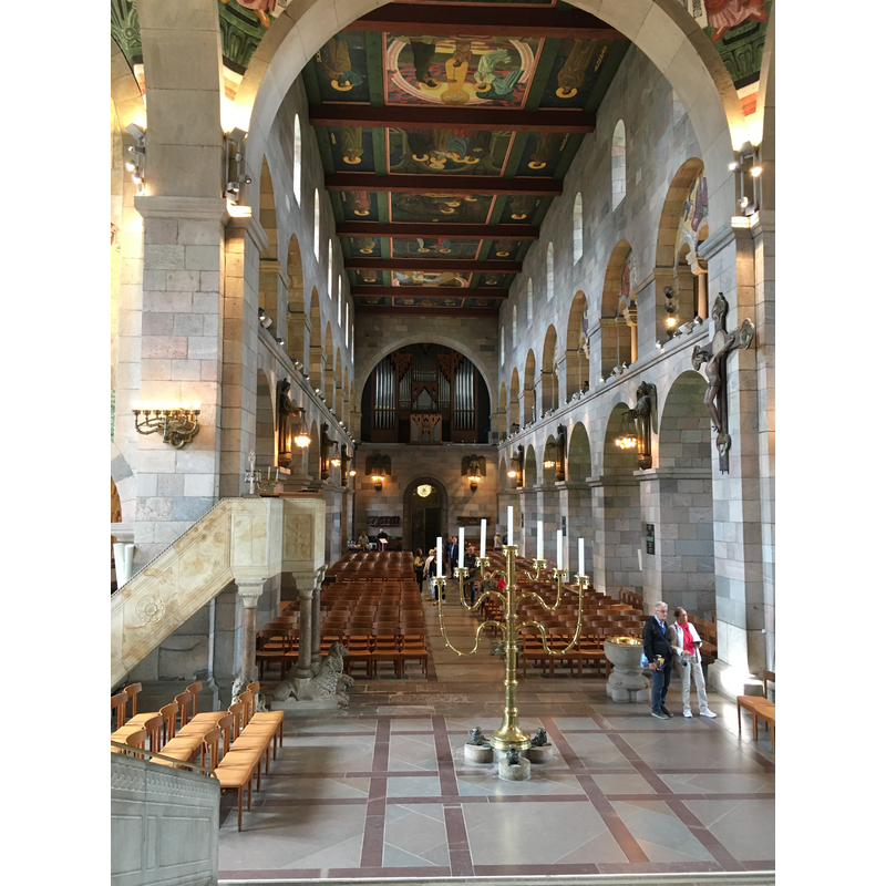 Source caption: "Viborg Domkirke, interiør, 2023" -- showing the font in the foreground, right side of the image