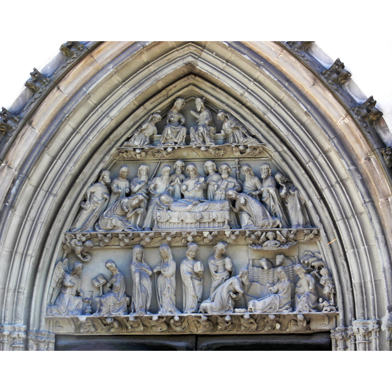 Source caption: "Liebfrauenkirche, Ravensburg. Tympanon über dem Westportal: Szenen aus dem Marienleben, um 1360 (Kopie, Original im Museum)"