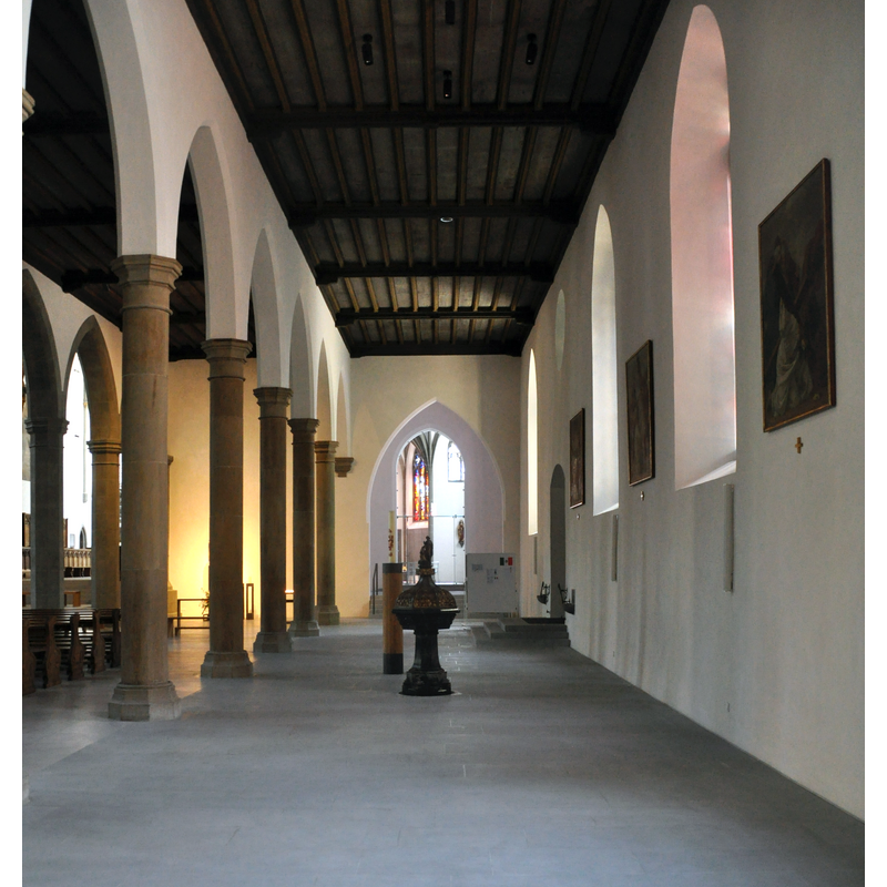 Source caption: "Ravensburg, Liebfrauenkirche (nach der Renovierung und Umgestaltung), äußeres rechtes Seitenschiff, Blick nach Osten" -- showing the 19thC font and cover re-installed in 2011 to its location in the south aisle