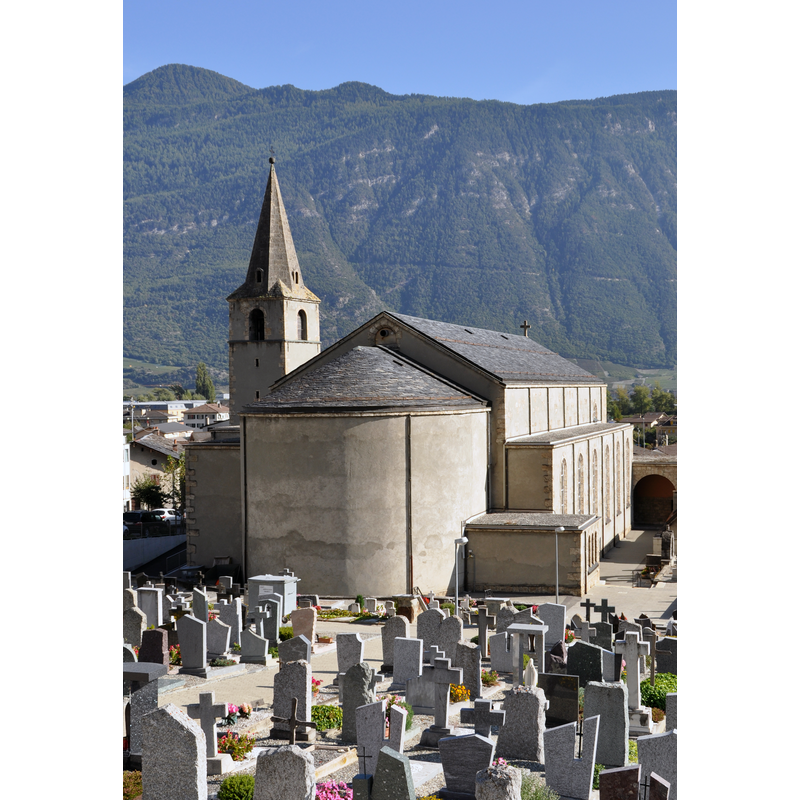 Source caption: "Église Saint-Symphorien (1934, peintures et vitraux d'Edmond Bille)"