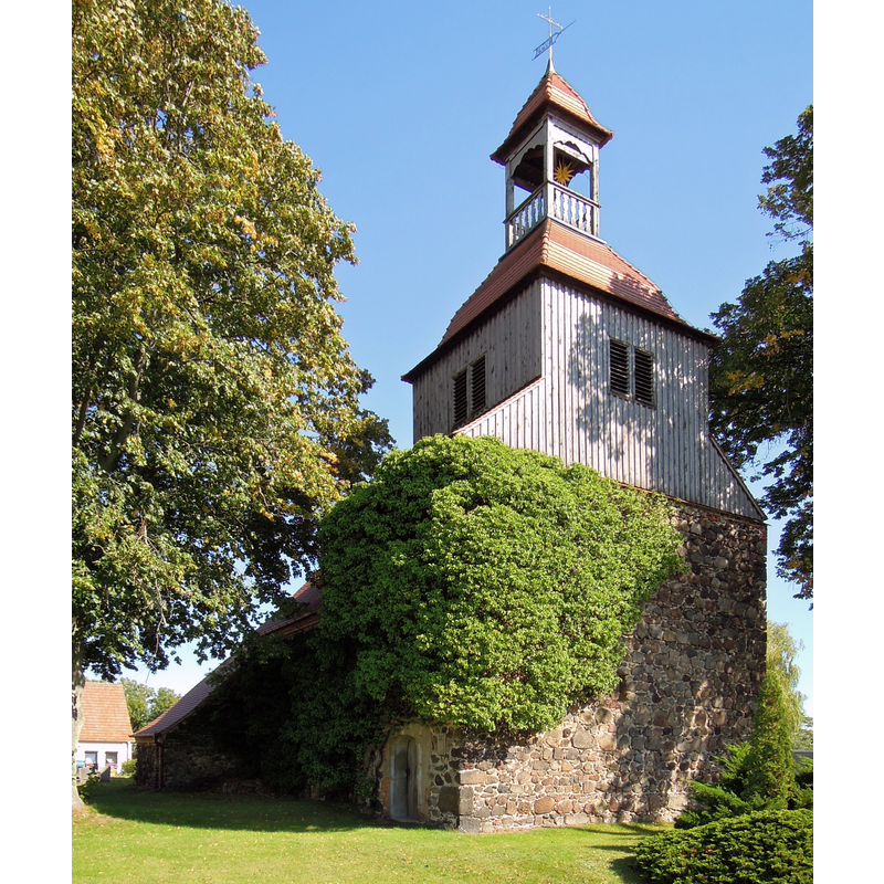 Source caption: "Kirche Gommlo -Nordwestansicht Hochkant- Anfang September 2020"