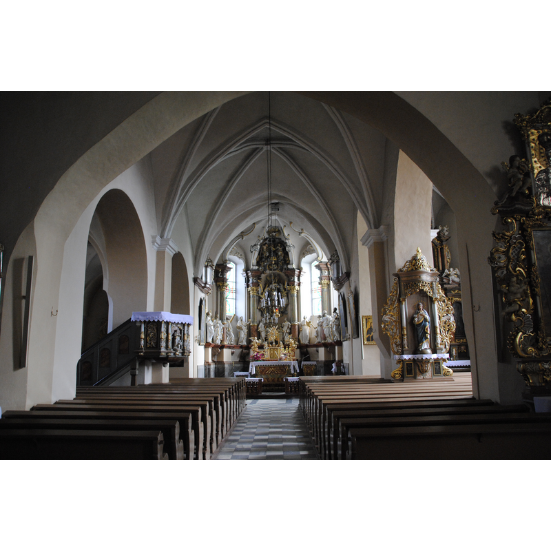 Source caption: "Mariä-Himmelfahrt-Kirche in Zülz (Oberschlesien)"