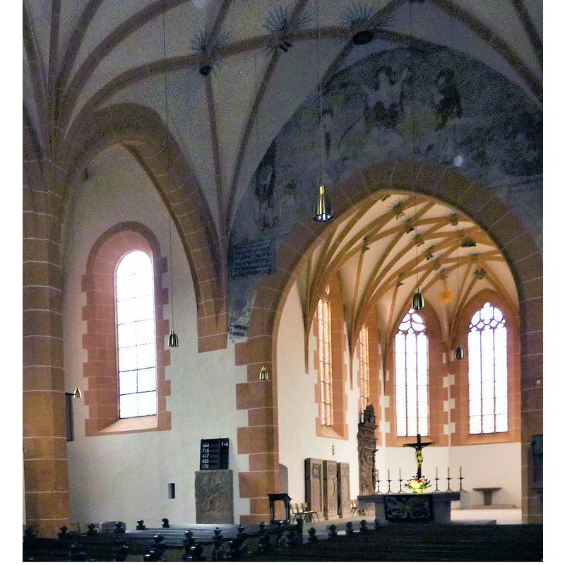 showing partially the top of the basin in the bottom-left corner of the image, just right of the pillar