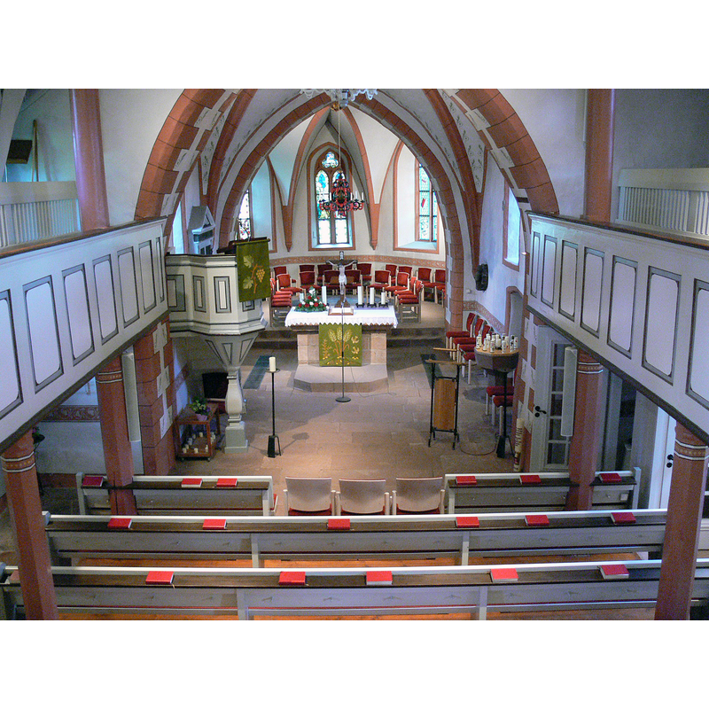 Source caption: "Blick von der Empore in den Innenraum der ev. Kirche Fronhausen"