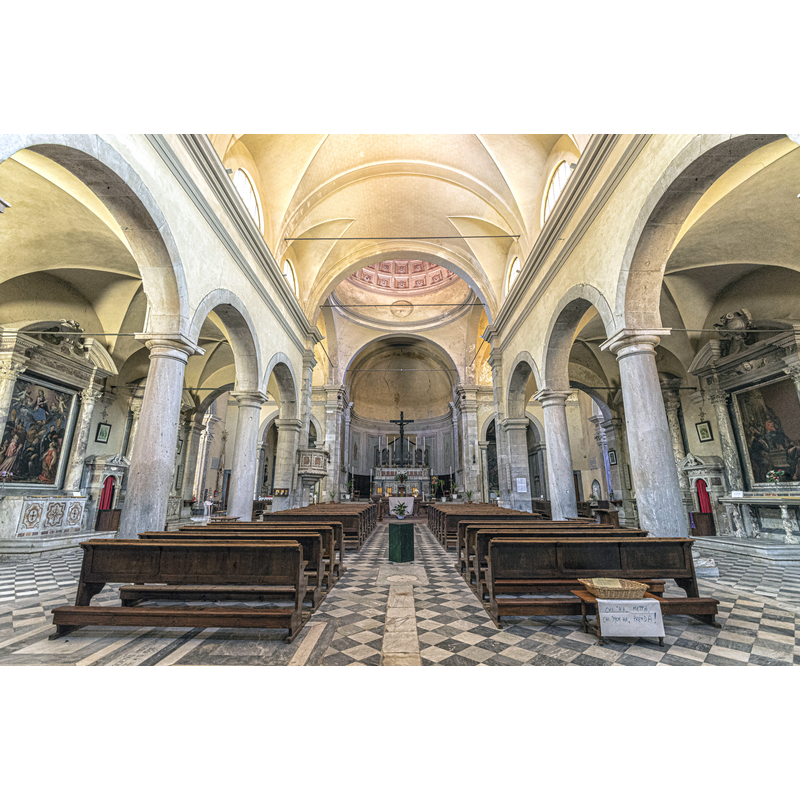 Source caption: "Seravezza - Chiesa dei Santi Lorenzo e Barbara"