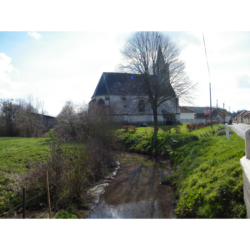 Source caption: "L'église de Bellifontaine à Bailleul, Somme, France."