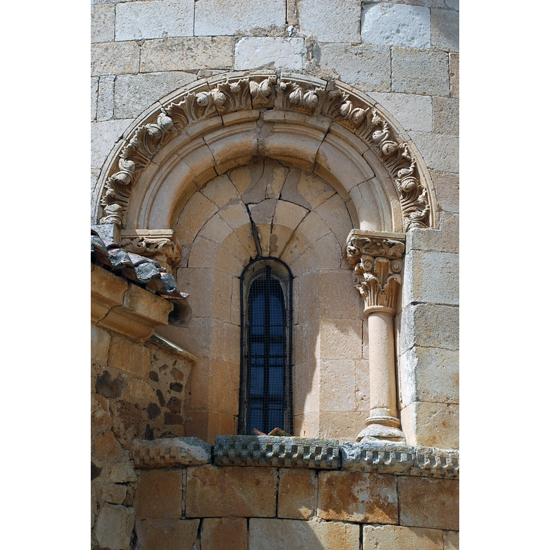 Source caption: "Romanesque window of the Church of San Andrés in Revilla de Collazos (Palencia, Castile and León)."