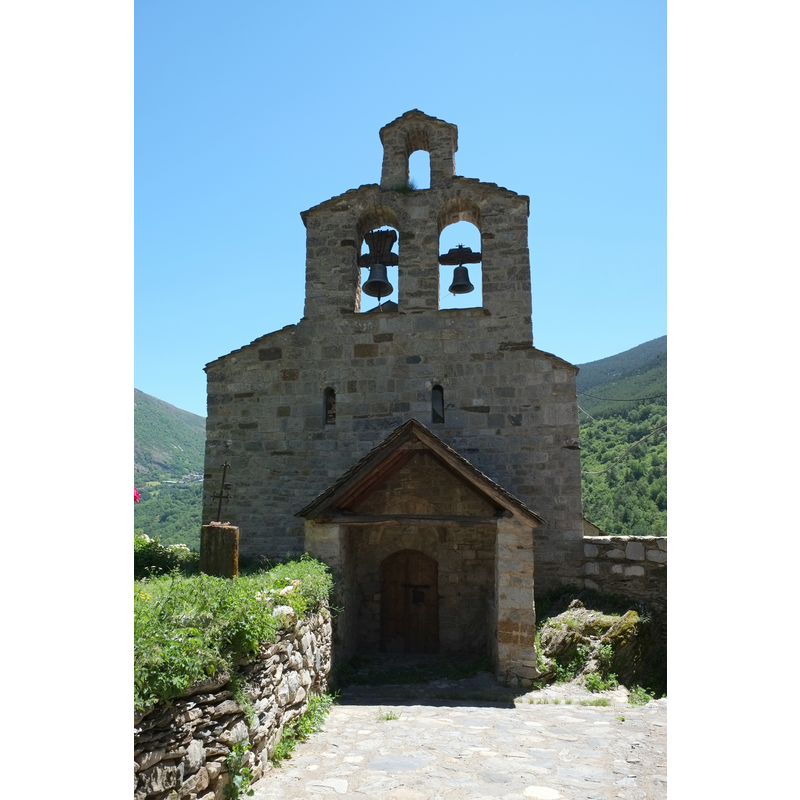 Source caption: "Kirche Santa María in Cardet in Katalonien (Spanien)"