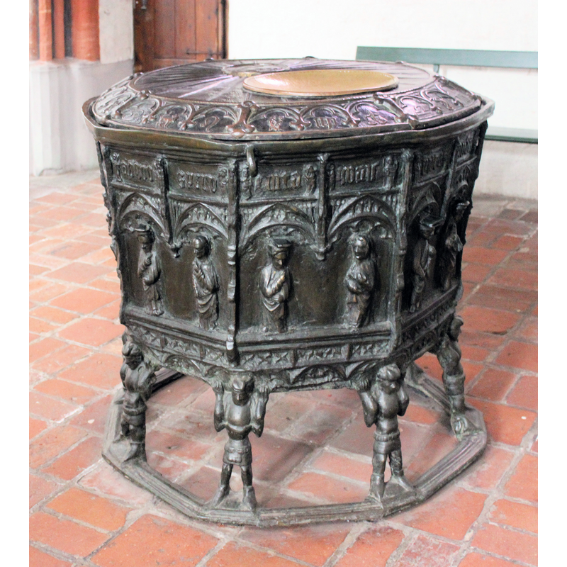 Source caption: "Schwerin, Dom, das Taufbecken"