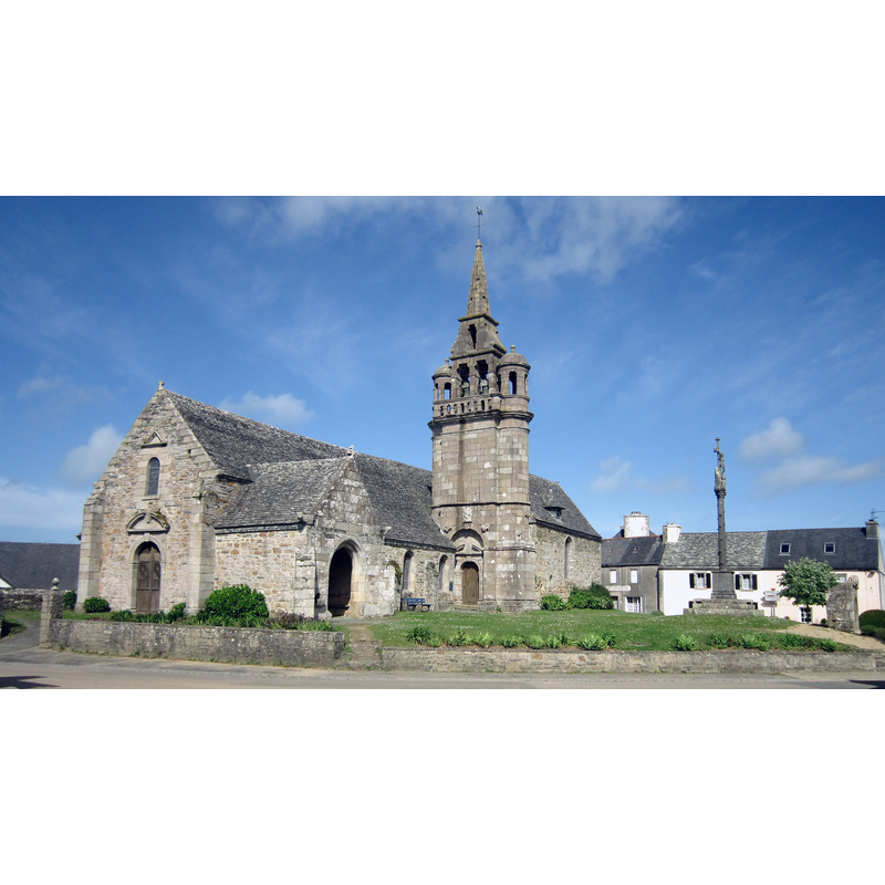 Source caption: "Guimaëc : l'église Saint-Pierre et son enclos paroissial, vue d'ensemble."