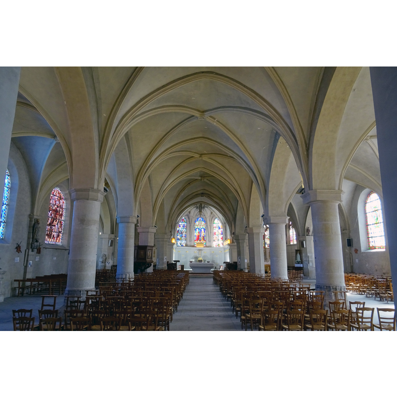 Source caption: "Jouarre (77), église St-Pierre-et-St-Paul, transept, vue vers l'est"