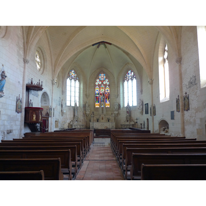 Source caption: "Intérieur de la collégiale Saint-Pierre, Saint-Michel et Saints-Innocents à Bueil-en-Touraine"
