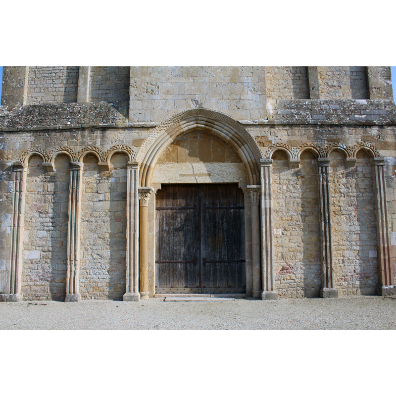 Source caption: "Entrée de l'église Saint-André de Saint-André-de-Bâgé."