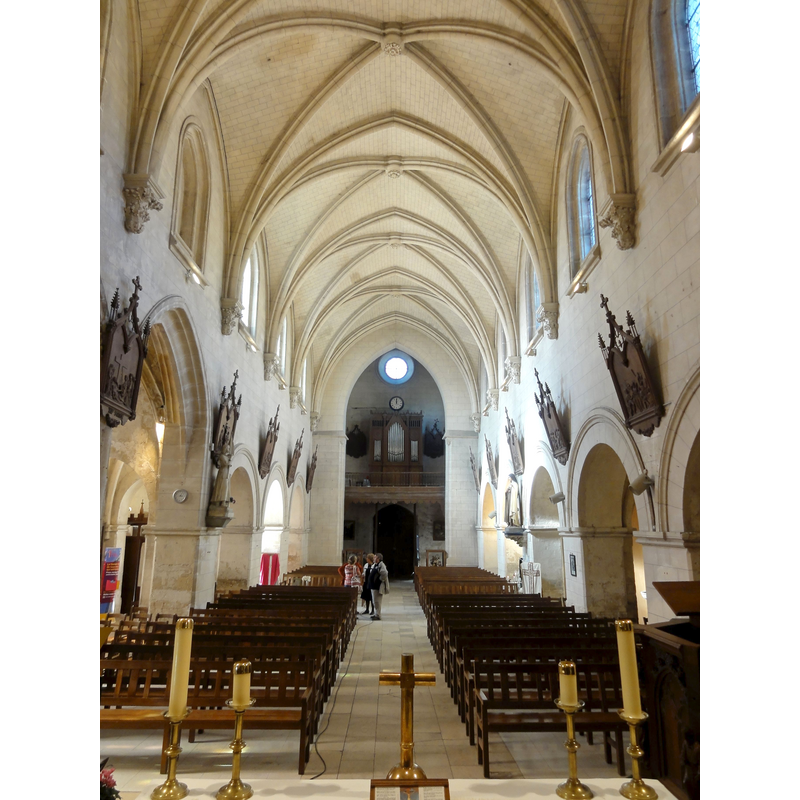 Source caption: "Béthisy-Saint-Pierre (60), église Saint-Pierre, nef, vue vers l'ouest"