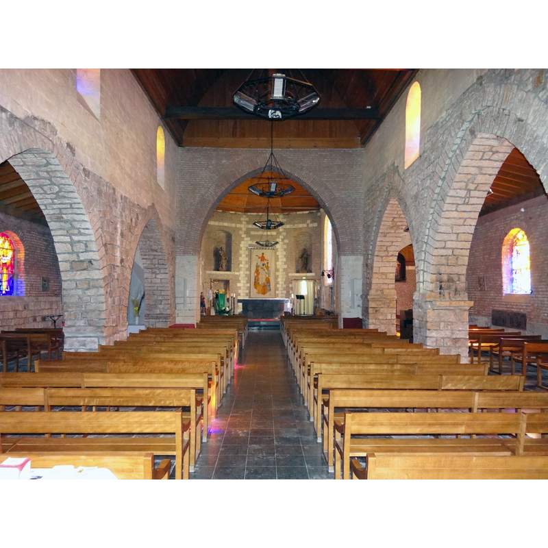 Source caption: "Vue de la nef de l'église Saint-Géry de Maing dans le Nord."
