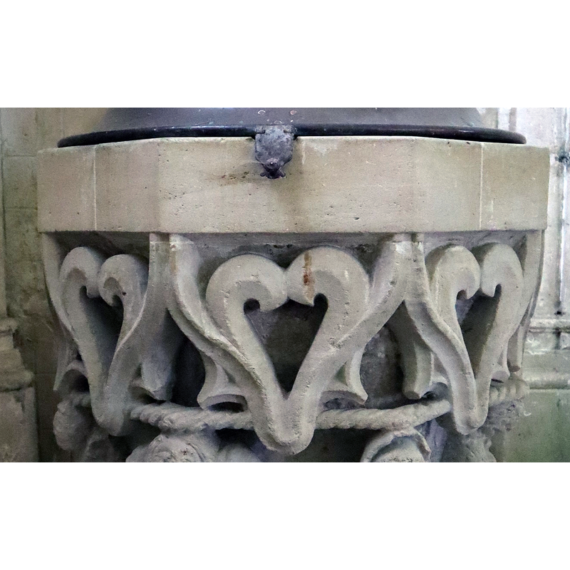 running behind the bottom tips of the tracery