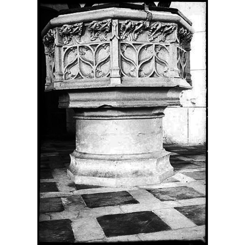 compare the pedestal base here with the one in ImageFileNo. 1250312004