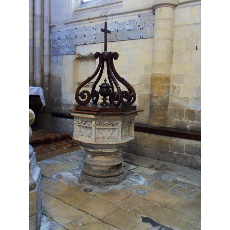 Source caption: "Baptistere de l.eglise de St Laurent d'Otoole,Eu-France"