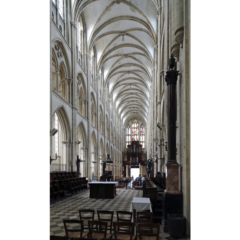 Source caption: "Eu (departement van de Seine-Maritime, Frankrijk): interieur van de kapittelkerk Onze-Lieve-Vrouw en Sint-Laurentius / Eu (Seine-Maritime department, France): interior of Notre-Dame and Saint-Laurent church / Eu (département de la Seine-Maritime, France): vue intérieure de la collégiale Notre-Dame et Saint-Laurent