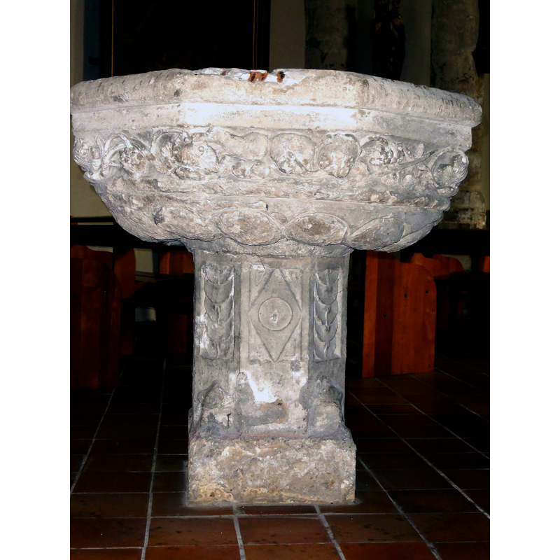 Source caption: "Montsoult (95), église Saint-Sulpice, fonts baptismaux"