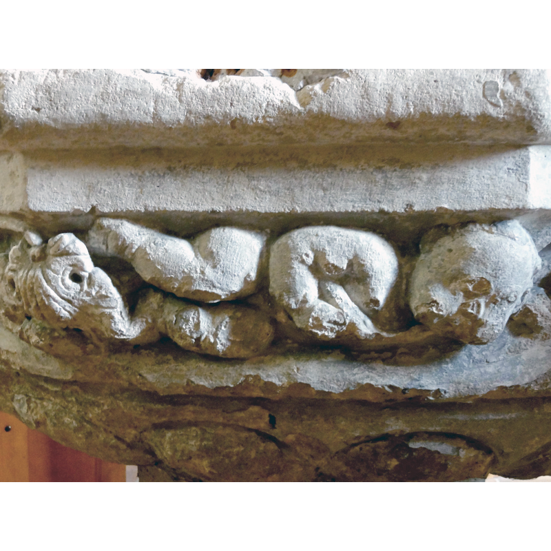 Source caption: "Montsoult (95), église Saint-Sulpice, fonts baptismaux, frise"