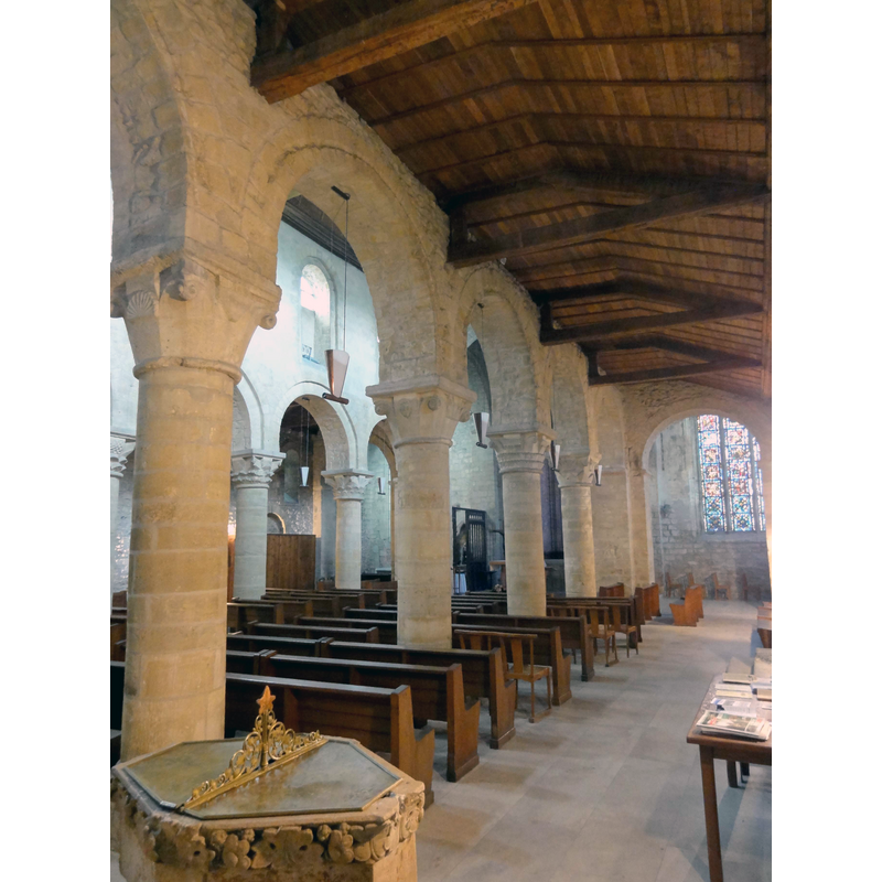 Source caption: "Mantes-la-Jolie (78), église Sainte-Anne de Gassicourt, bas-côté sud, vue vers l'est"